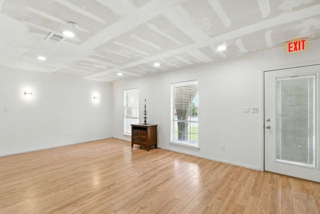 725 Red Oak Lane, Weatherford, TX 76086