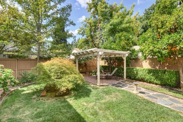 11925 Rising Sun Way, Gold River, CA 95670