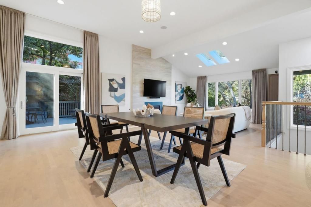 Image 10 of property listing at 215 Vista De Sierra, Los Gatos, CA 95030