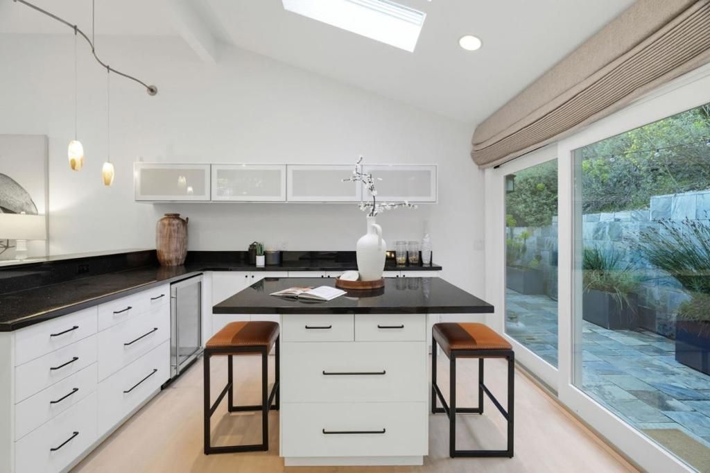 Image 13 of property listing at 215 Vista De Sierra, Los Gatos, CA 95030