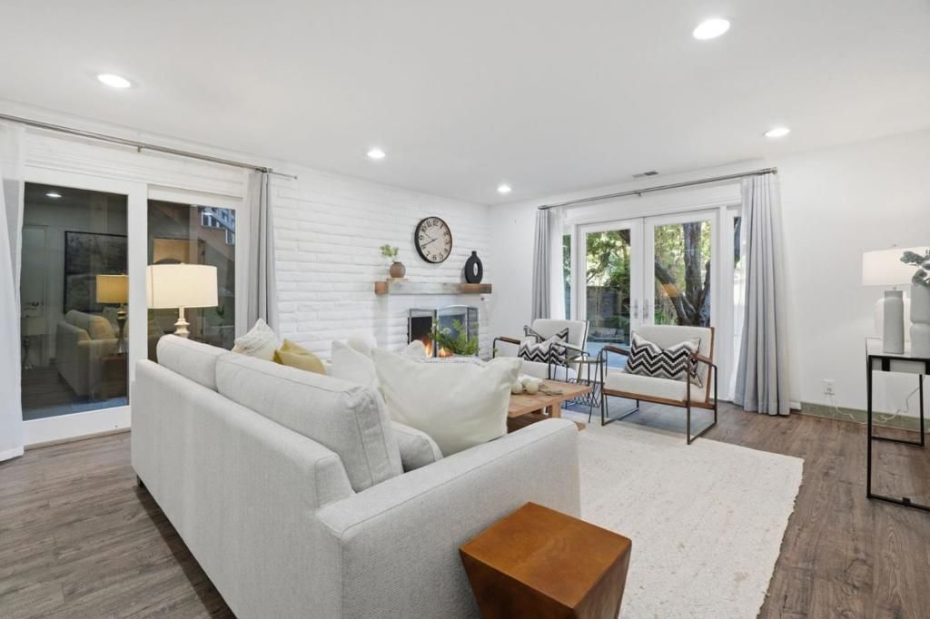 Image 5 of property listing at 215 Vista De Sierra, Los Gatos, CA 95030