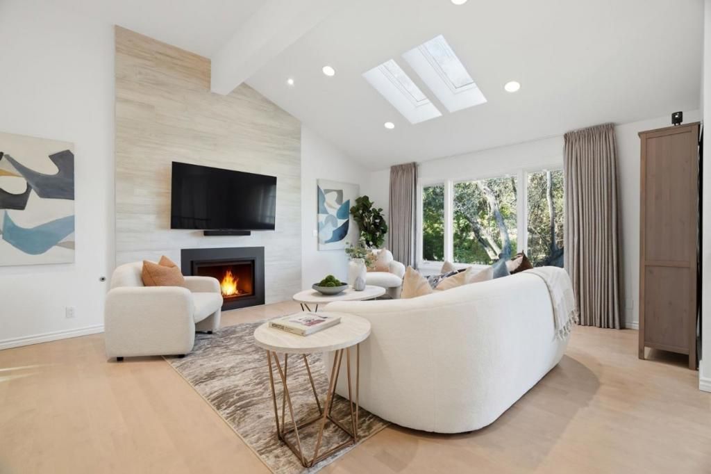 Image 8 of property listing at 215 Vista De Sierra, Los Gatos, CA 95030