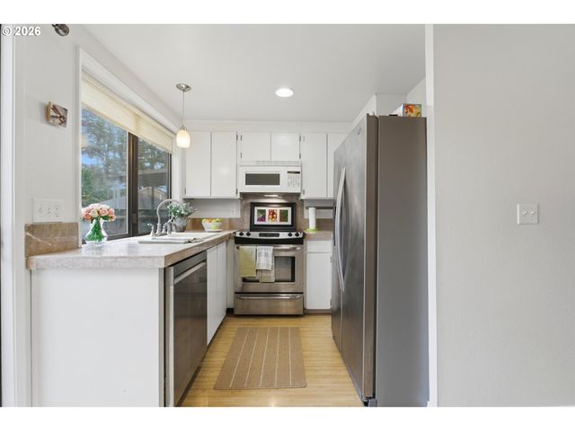 19727 Nw QUAIL HOLLOW Dr, Portland, OR 97229