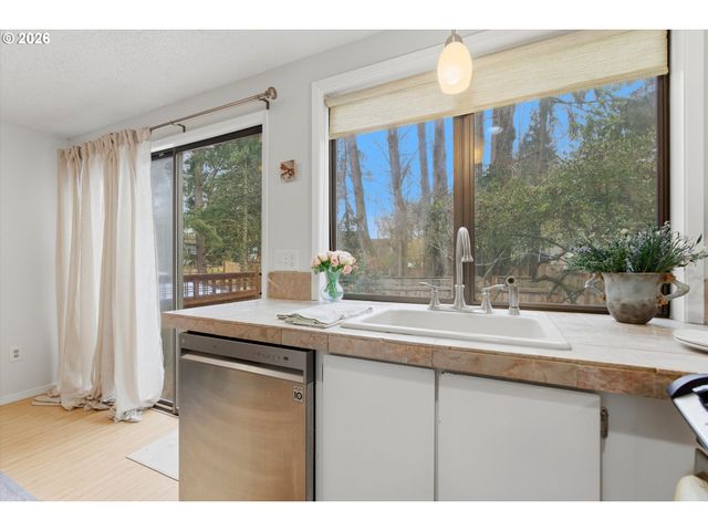 19727 Nw QUAIL HOLLOW Dr, Portland, OR 97229