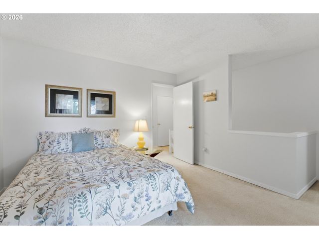 19727 Nw QUAIL HOLLOW Dr, Portland, OR 97229