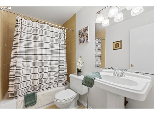 19727 Nw QUAIL HOLLOW Dr, Portland, OR 97229