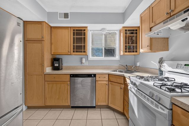100 Merrimack Ave 71, Dracut, MA 01826