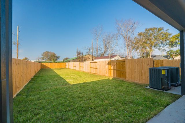 19539 Dunbar Avenue, Houston, TX 77338
