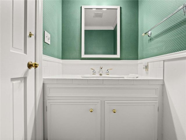 203 COUNTRY CLUB Lane, Leesville, LA 71446