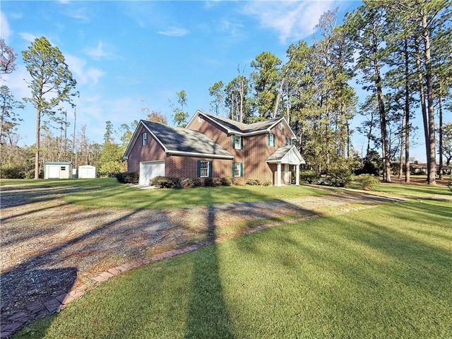 203 COUNTRY CLUB Lane, Leesville, LA 71446