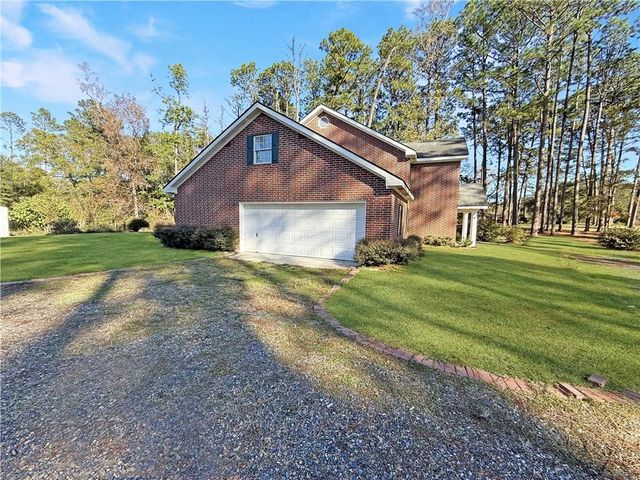 203 COUNTRY CLUB Lane, Leesville, LA 71446