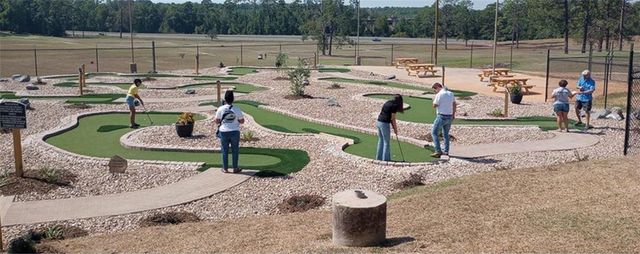 203 COUNTRY CLUB Lane, Leesville, LA 71446