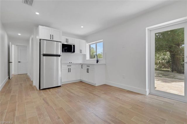 880 18th ST NE, Naples, FL 34120