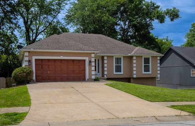 19507 E Woodsbury Road, Independence, MO 64058