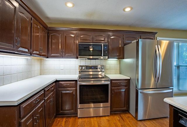 19507 E Woodsbury Road, Independence, MO 64058