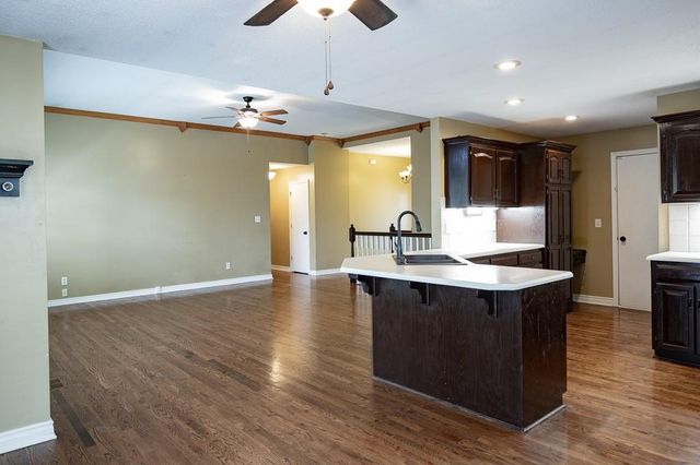 19507 E Woodsbury Road, Independence, MO 64058
