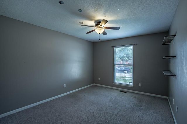 19507 E Woodsbury Road, Independence, MO 64058