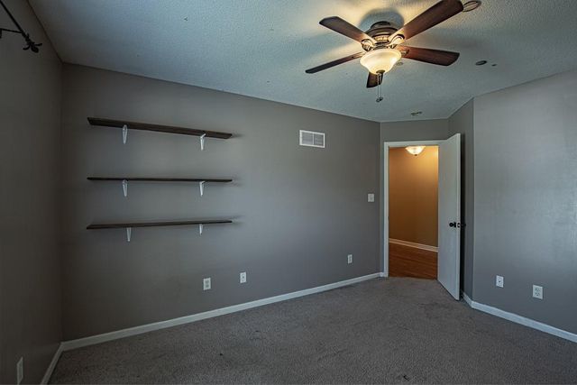 19507 E Woodsbury Road, Independence, MO 64058