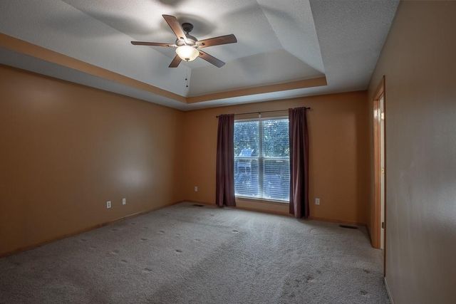 19507 E Woodsbury Road, Independence, MO 64058