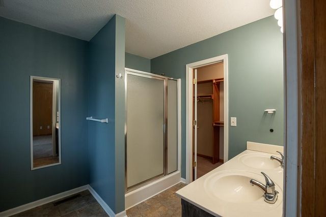 19507 E Woodsbury Road, Independence, MO 64058