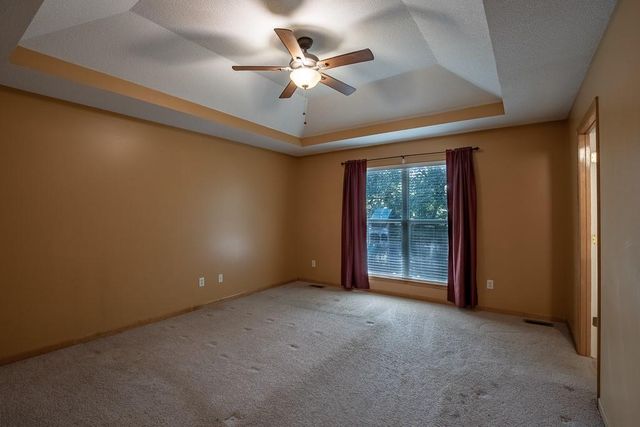19507 E Woodsbury Road, Independence, MO 64058