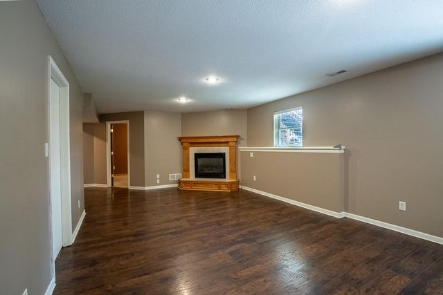 19507 E Woodsbury Road, Independence, MO 64058