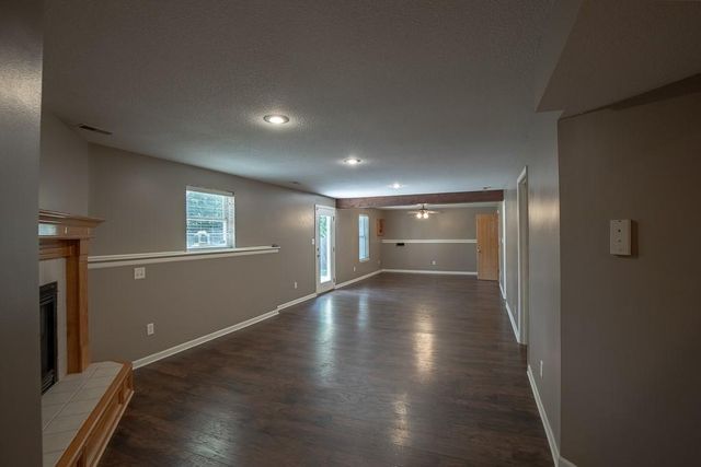 19507 E Woodsbury Road, Independence, MO 64058