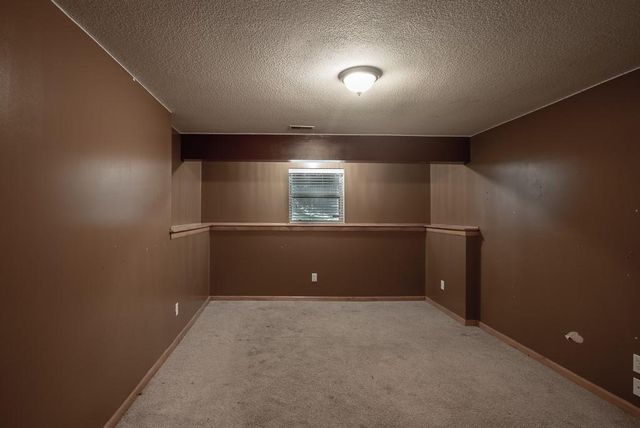 19507 E Woodsbury Road, Independence, MO 64058