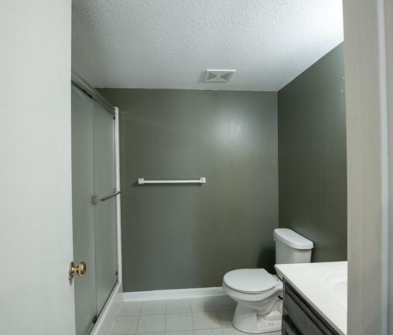 19507 E Woodsbury Road, Independence, MO 64058