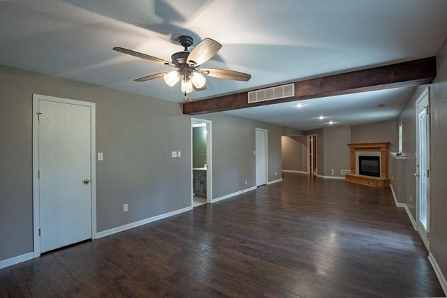 19507 E Woodsbury Road, Independence, MO 64058