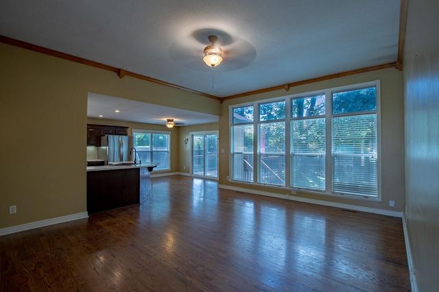 19507 E Woodsbury Road, Independence, MO 64058