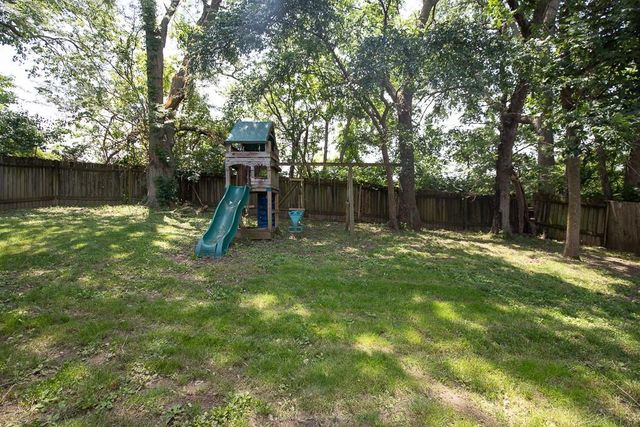19507 E Woodsbury Road, Independence, MO 64058