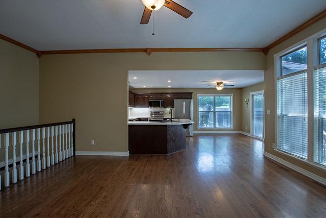 19507 E Woodsbury Road, Independence, MO 64058