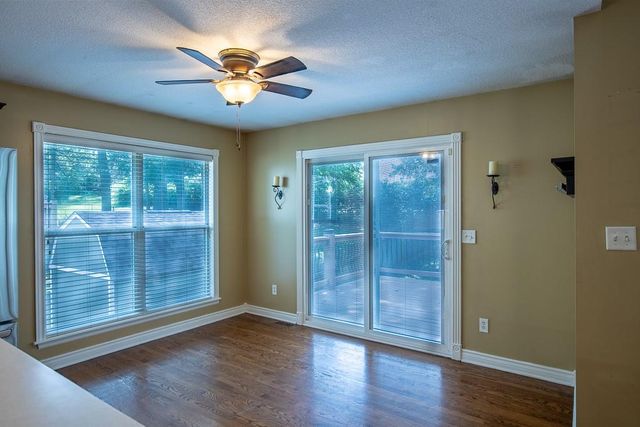 19507 E Woodsbury Road, Independence, MO 64058