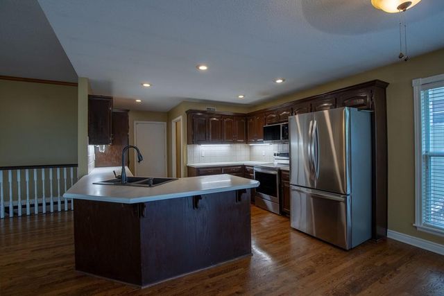 19507 E Woodsbury Road, Independence, MO 64058