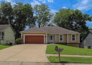 19507 E Woodsbury Road, Independence, MO 64058