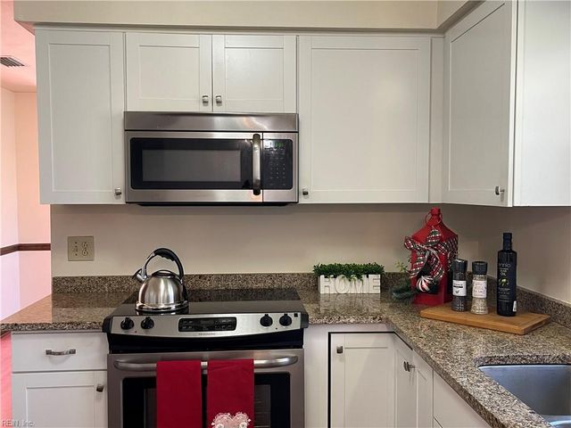 3152 Monet DR, Virginia Beach, VA 23453