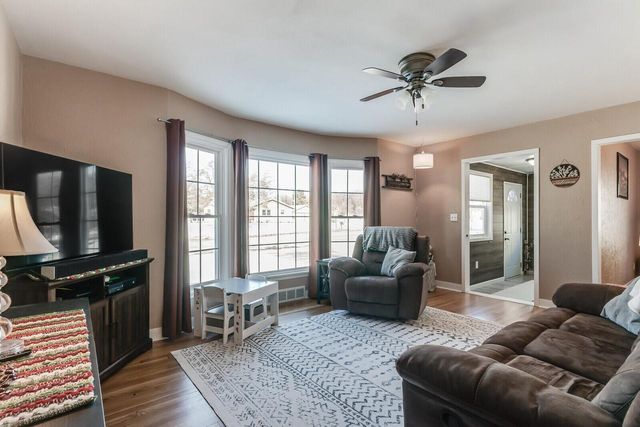 318 Gaarder ROAD E, Holmen, WI 54636