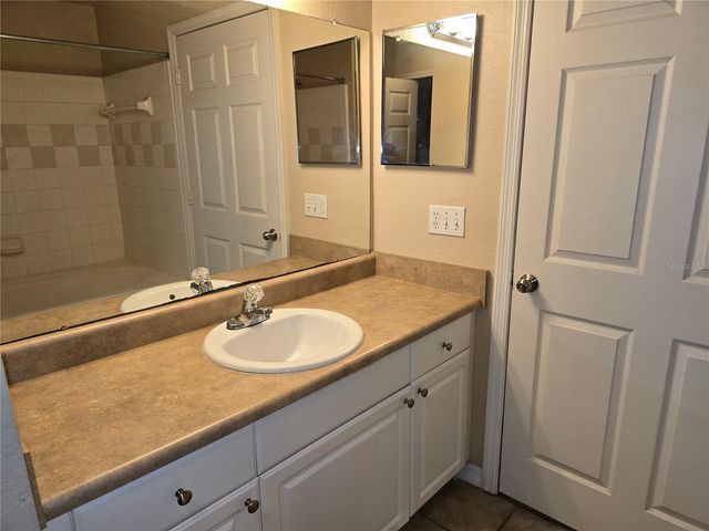 5601 ROSEHILL ROAD 203, Sarasota, FL 34233