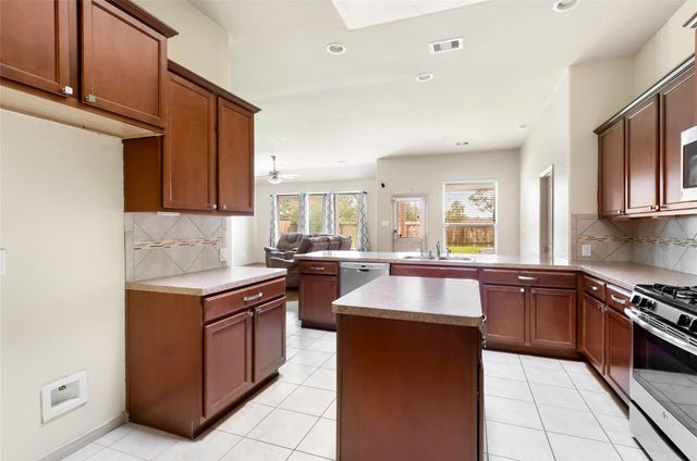 2207 Antler Trails Drive, Crosby, TX 77532