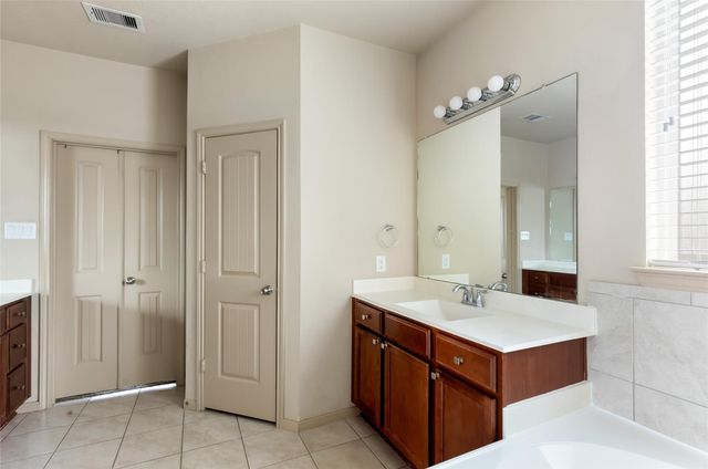 2207 Antler Trails Drive, Crosby, TX 77532