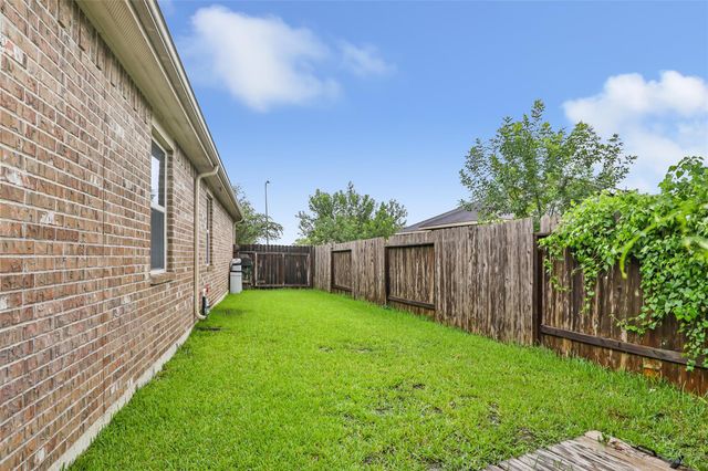 2207 Antler Trails Drive, Crosby, TX 77532