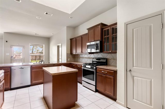 2207 Antler Trails Drive, Crosby, TX 77532