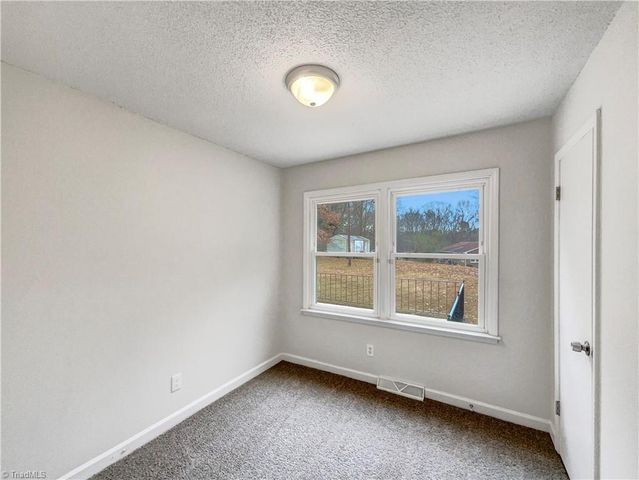 2560 Wallingford Road, Winston-salem, NC 27101