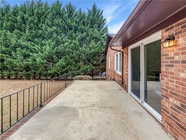 2560 Wallingford Road, Winston-salem, NC 27101