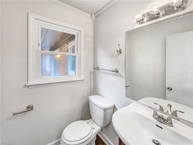 2560 Wallingford Road, Winston-salem, NC 27101