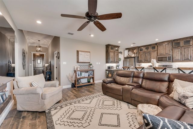 704 Carmen Ana Avenue, Grandview, TX 76050