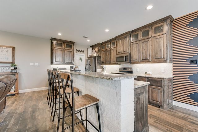 704 Carmen Ana Avenue, Grandview, TX 76050