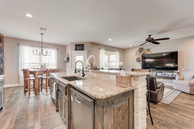704 Carmen Ana Avenue, Grandview, TX 76050