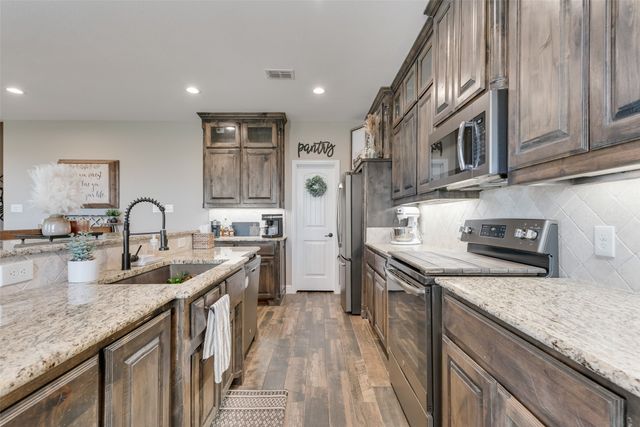 704 Carmen Ana Avenue, Grandview, TX 76050